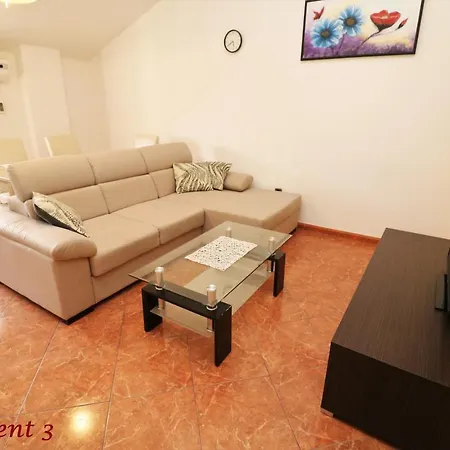 Old Town Rooms And Apartment Guest house 3*