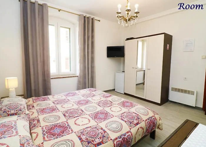 Old Town Rooms And Apartment Guest house