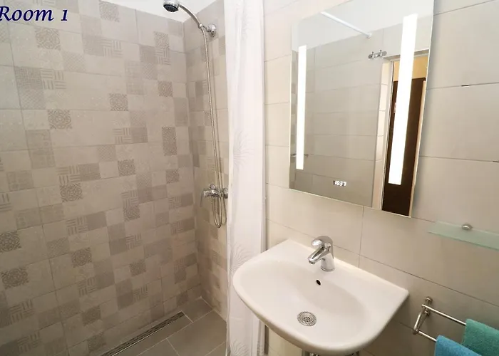 Old Town Rooms And Apartment Guest house