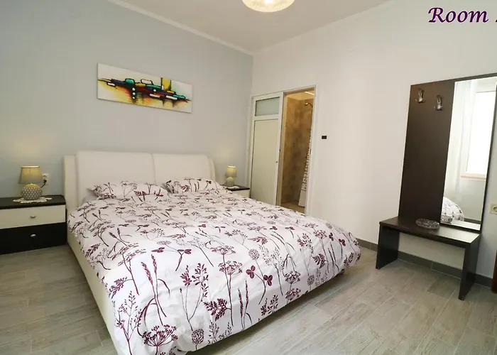 Guest house Old Town Rooms And Apartment 3*