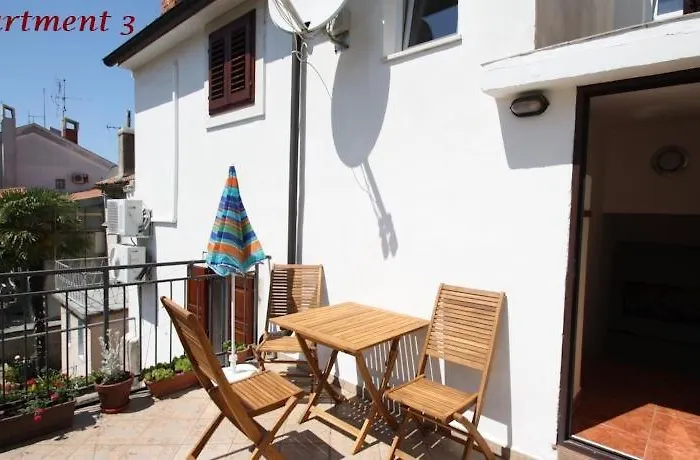 Old Town Rooms And Apartment