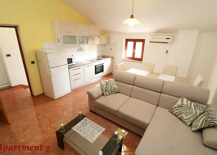 Old Town Rooms And Apartment Guest house 3*