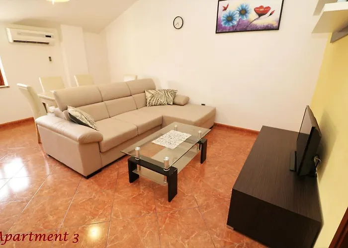 Old Town Rooms And Apartment Guest house 3*