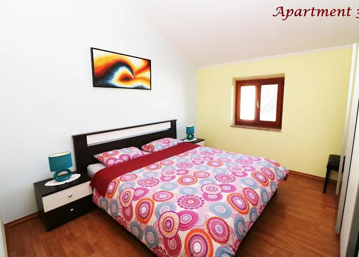 Old Town Rooms And Apartment