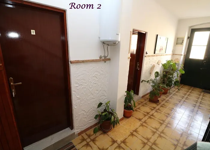 Old Town Rooms And Apartment Guest house