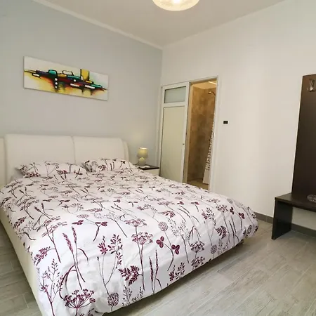 Гостьовий будинок Old Town And 3*