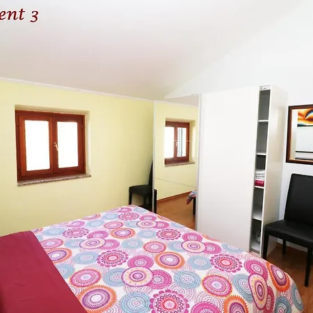 Гостьовий будинок Old Town And 3*