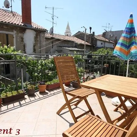 Гостьовий будинок Old Town And 3*